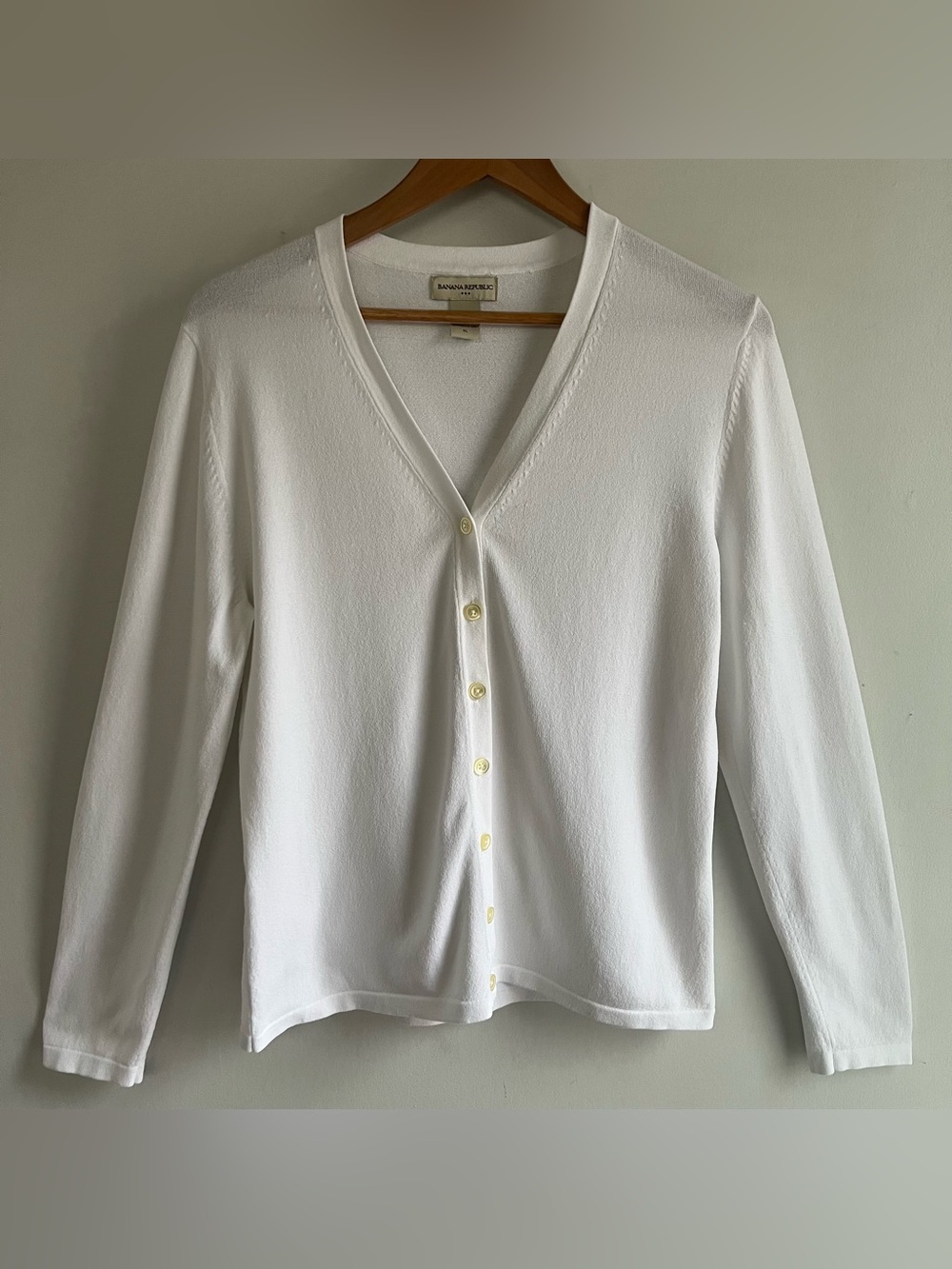 Banana Republic Women’s XL White Button Front Cardigan Sweater Lightweight Knit